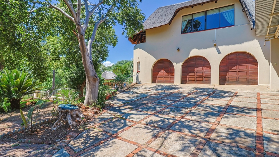 5 Bedroom Property for Sale in Protea Park North West